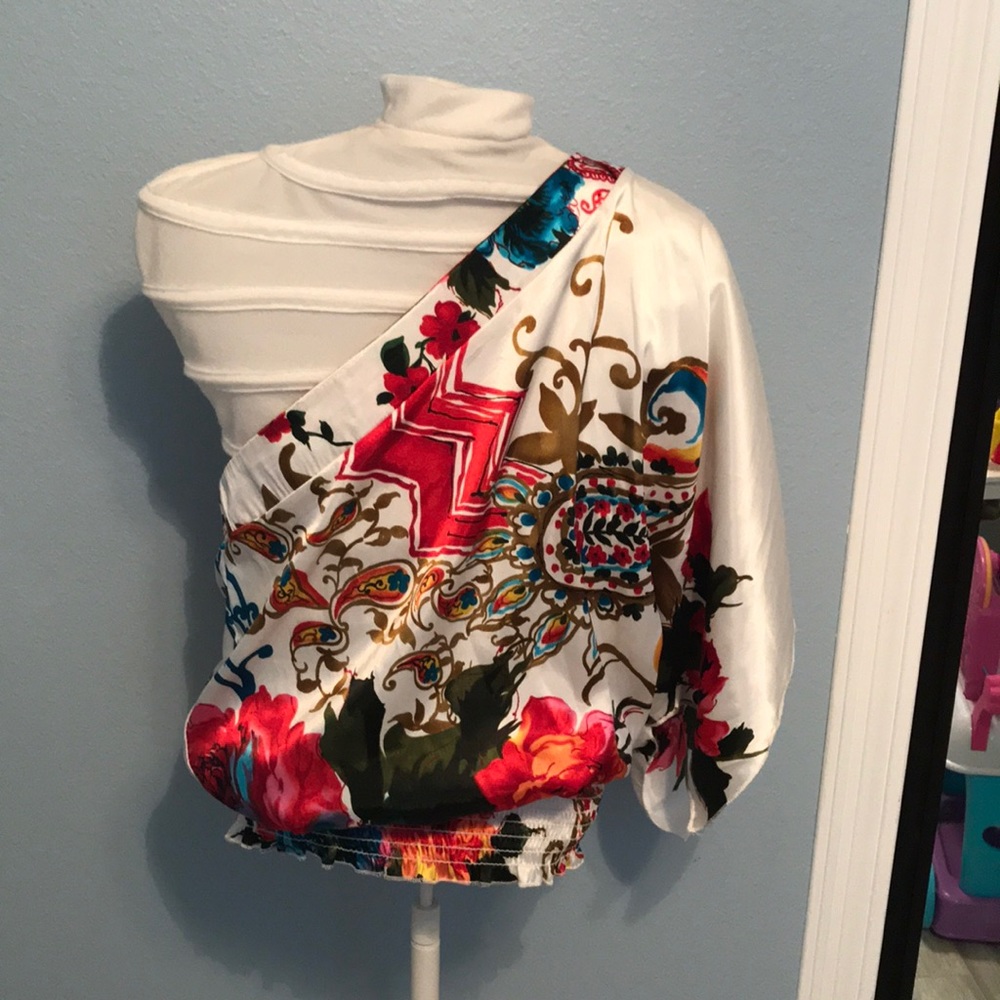 One shoulder white ,Fitted at bottom.,Size M